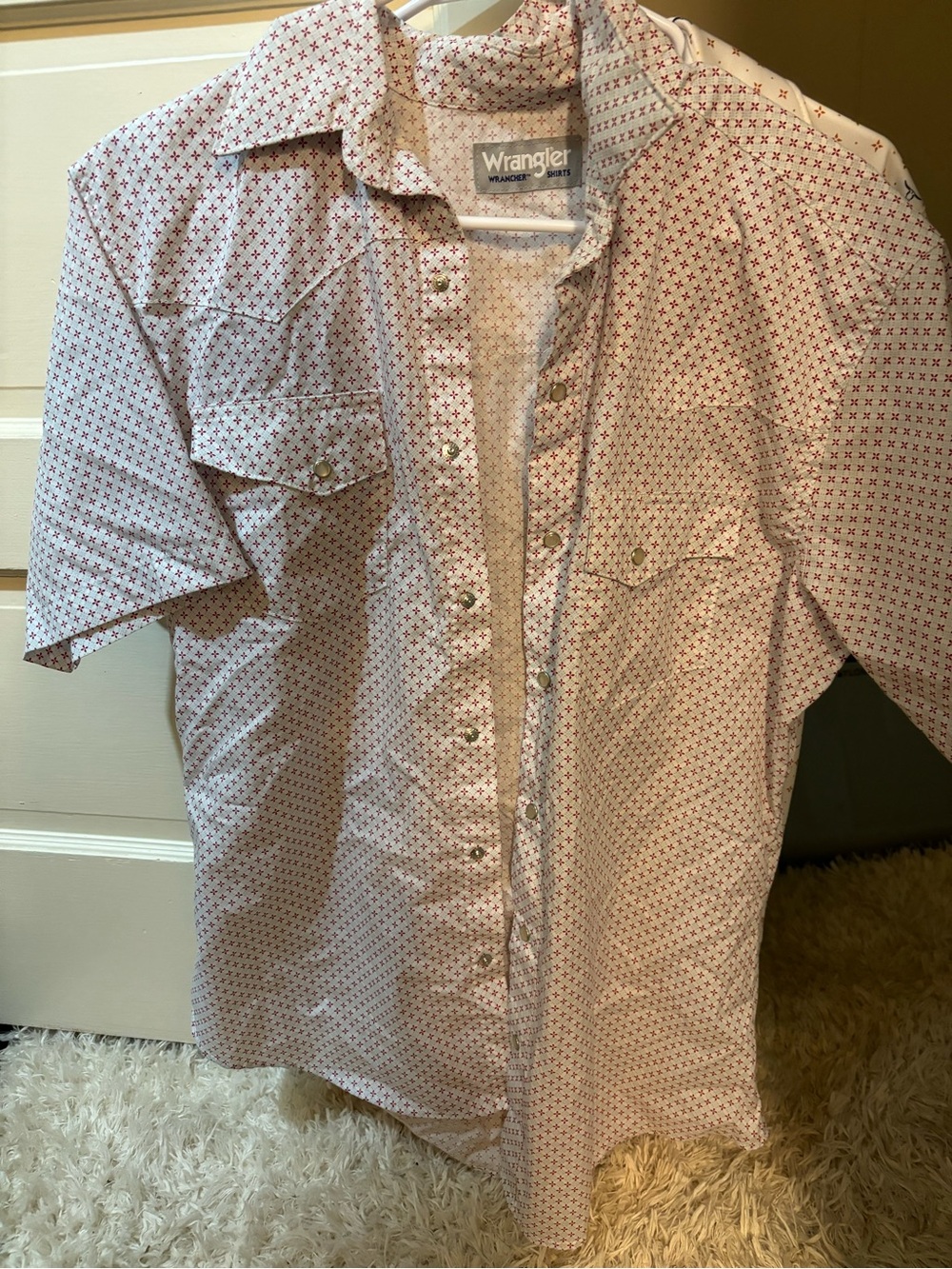 Wrangler Short-Sleeve Button-Down Shirt in White with Red Print